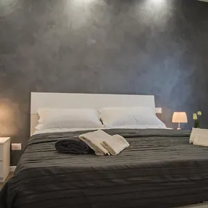 parini-flat.lecce-hotels.com/